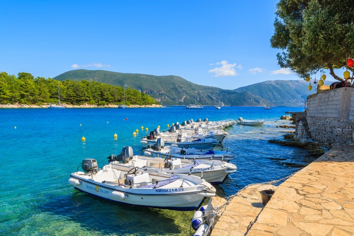 How and where to rent a yacht while in Greece